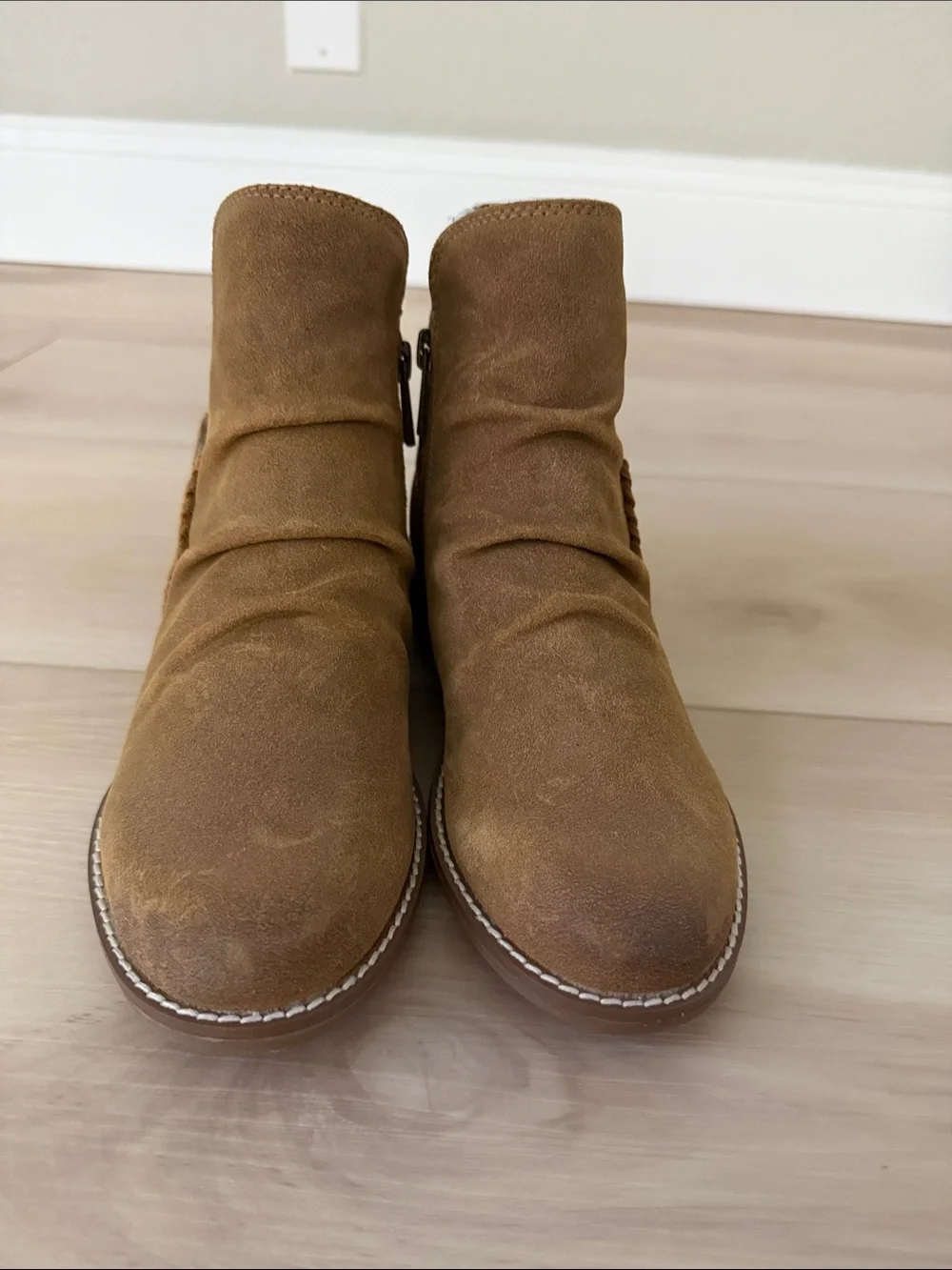 NWOB Earth Etnaira Women's Tan Suede Ankle Boot with Buckle Sizes 5 & 6.5